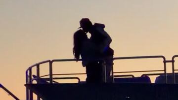 Lamine Yamal y Nicki Nicole revolucionan las redes con un rómantico beso durante la puesta de sol