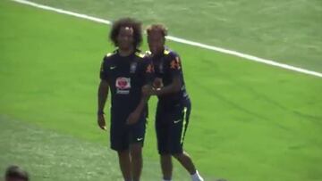 Le juegan broma a Neymar en concentración brasileña