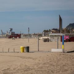 Barcelona rectifica y ahora prohíbe tomar el sol en las playas