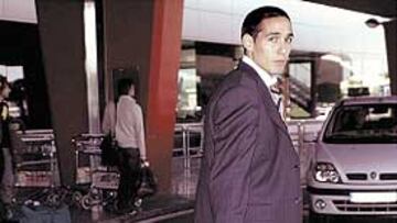 <b>A CASA. </b>El Valencia se quedó en Sevilla y Vicente volvió a Valencia.