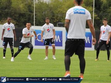 El técnico Jorge Luis Pinto dirigió su primer entrenamiento con Millonarios. Los jugadores realizaron trabajos físicos y fútbol en espacio reducido.