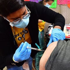 ¿En qué brazo te pusiste las dosis de la vacuna? Un estudio desvela la importancia