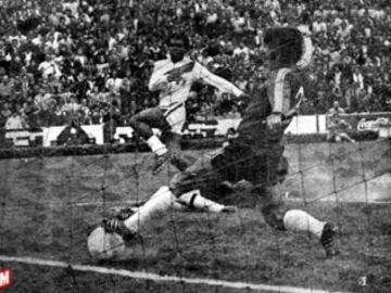 1975: Al igual que en 1935 y 1939, Perú y Chile chocaron en Lima en el marco de la Copa América. En la capital peruana, fue victoria local por 3-1. Rojas, Oblitas (de tijera) y Cubillas anotaron para los del Rimac, descontó Carlos Reinoso.