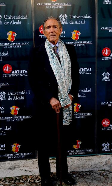 El poeta y novelista murió en Córdoba en el mes de mayo tras una larga enfermedad. Tenía 92 años y llevaba un tiempo alejado de la vida pública, pues intentaba recuperarse de un cáncer. Gala fue uno de los escritores más prolíficos de la literatura española de finales del siglo XX y principios del XXI.