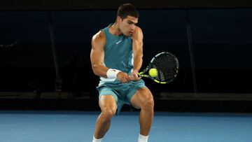 Melbourne (Australia), 21/01/2025.- Carlos Alcaraz of Spain in action during his Men's Singles quarterfinal match against Novak Djokovic of Serbia at the Australian Open tennis tournament in Melbourne, Australia, 21 January 2025. (Tenis, España) EFE/EPA/Marcin Cholewinski POLAND OUT