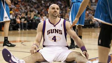 PHOENIX, AZ - JANUARY 30: Marcin Gortat #4 of the Phoenix Suns reacts after falling to the court during the NBA game against the New Orleans Hornets at US Airways Center on January 30, 2011 in Phoenix, Arizona. The Suns defeated the Hornets 104-102. NOTE TO USER: User expressly acknowledges and agrees that, by downloading and or using this photograph, User is consenting to the terms and conditions of the Getty Images License Agreement.   Christian Petersen/Getty Images/AFP
 == FOR NEWSPAPERS, INTERNET, TELCOS &amp; TELEVISION USE ONLY ==
 