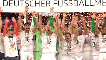 Harry Kane’s wholesome reaction after lifting his first Bundesliga trophy
