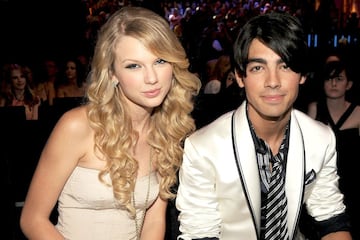 Fue en 2008 cuando Joe y Taylor decidieron terminar su relación. Después de esto la cantante reveló molesta, que Joe la había terminado con una llamada telefónica de 25 segundos, por lo que le escribió la canción Forever and Always. Este 2019, Swift durante el programa de Ellen DeGeneres, pidió disculpas a Joe por haberlo expuesto de esa forma.