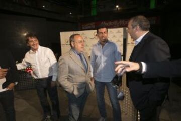 Encuentro con los Ases en el Centro Comercial de Las Terrazas. Alfredo Relaño con Miguél Ángel Ramírez y Javi Guerrero.