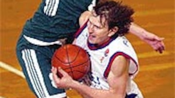 <B>NO BASTÓ.</B> Foirest supera a Fotsis, pero su labor se quedó sin premio.