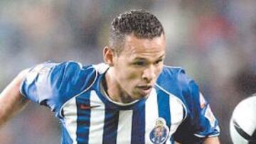 <b>GOLEADOR. </b>El delantero internacional brasileño Luis Fabiano está a punto de convertirse en el nuevo delantero del Sevilla.