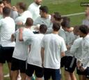 Morata se libra de las collejas en el rondo: vean a Pedri y De Gea y comparen