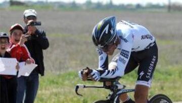 Contador gana la contrarreloj y Tondo es líder