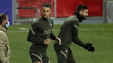 Mario Hermoso y Yannick Carrasco en un entrenamiento del Atl&eacute;tico.