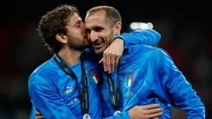 LONDON, ENGLAND - JUNE 01:  Giorgio Chiellini is embraced by Manuel Locatelli of Italy after his final appearance for his country during the Finalissima 2022 match between Italy and Argentina at Wembley Stadium on June 1, 2022 in London, England. (Photo by Marc Atkins/Getty Images)