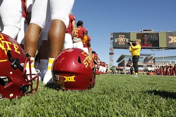 Miles de personas, que abarrotaban el Jack Trice Stadium de la Universidad de Iowa, recordaron a la golfista española asesinada cuando entrenaba el pasado 17 de septiembre. 