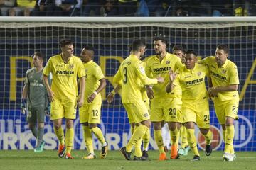 1-2. Roger Martínez celebró el primer gol.