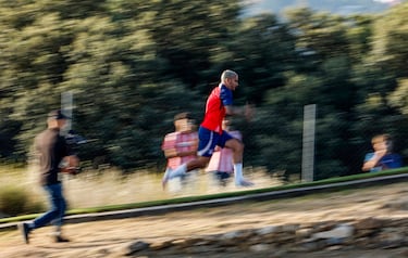 El '7' durante la sesión de entrenamiento de hoy del Atlético de Madrid en Los Ángeles de San Rafael. 