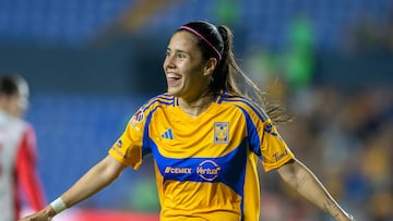 AME6301. MONTERRE (MÉXICO), 03/03/2025.- Lizbeth Ovalle de Tigres celebra un gol ante Chivas este lunes, en un partido correspondiente a la jornada 10 del Torneo Clausura 2025 de la Liga Femenil MX celebrado en el Estadio Universitario de la ciudad de Monterrey (México). EFE/Miguel Sierra
