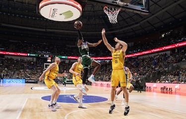 El Unicaja se lleva el partido y el Lenovo, el factor cancha