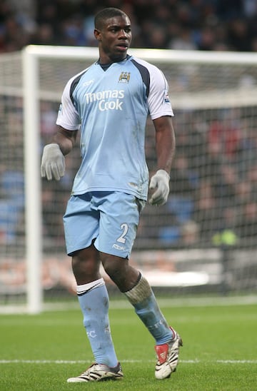 Su último club antes de retirarse fue el Aston Villa. Fueron 246 los partidos que estuvo defendiendo la camiseta del City en los que pudo ganar dos Premier una FA Cup y una Capital One Cup.