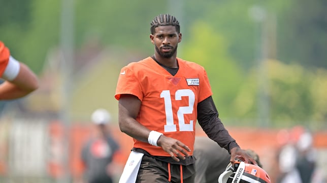 NFL insider Adam Schefter gives his take on who will be the Cleveland Browns' starting quarterback in Week 1 - AS USA