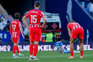 Los jugadores del Atlético de Madrid tras el empate del Espanyol. 

