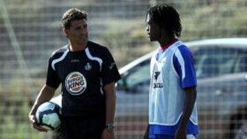 El ghanés Derek Boateng, jugador del Getafe, sigue sin entrenarse junto al resto de sus compañeros y podría perderse el próximo encuentro de Liga que jugará su equipo, el miércoles, ante el Valencia.