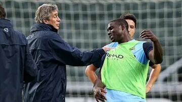 Micah Richards con Manuel Pellegrini en el Manchester City