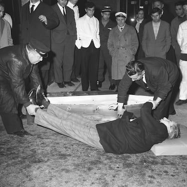 Luciano fue detenido en 1936 y condenado a 30 años de prisión por proxenetismo, desde prisión seguía manejando el poder en su familia a través de su número dos, Vito Genovese, pero éste huyó a Italia y le sustituyó en Nueva York, Frank Costello.
En 1942, en plena II Guerra Mundial llega a un acuerdo con el Gobierno de Estados Unidos para ayudarles en el intento de tener contactos con la mafia siciliana para que ayudasen al ejército estadounidense cuando las tropas americanas desembarcasen en Sicilia, a cambio de una conmutación de la pena de cárcel.
Tras el final de la guerra fue "invitado a irse" de Estados Unidos y regresó a Italia, desde donde quería seguir manejando la mafia, pero era estrechamente vigilado por la policía italiana, que lo detuvieron en diferentes ocasiones cuando se saltaba la ley.
Fijó su residencia en Nápoles, donde era una autentica estrella para los turistas americano, y al ir a recibir a un amigo en el aeropuerto de Nápoles falleció súbitamente de un infarto al crazón.