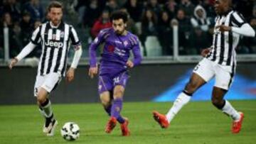 Mohamed Salah dispara durante el partido de Copa frente a la Juventus