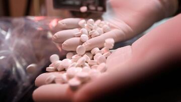 An employee of a Syrian pharmaceutical factory shows pills of the hydroxychloroquine drug, used in Syria to prevent or cure COVID-19, on April 28,2020 in the government controlled central city of Homs. - There is no proof yet hydroxychloroquine works to prevent or cure COVID-19, but Syrian doctors have been told to join others around the world in prescribing it for the time being. The factory is one of several authorities have authorised to manufacture the drug, in a country with 45 official cases of COVID-19 illness, including three deaths. (Photo by LOUAI BESHARA / AFP)