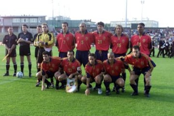 Equipación de la Selección Española entre 1999 y 2001. Fotografía correspondiente al partido España - Luxemburgo de 2000.
