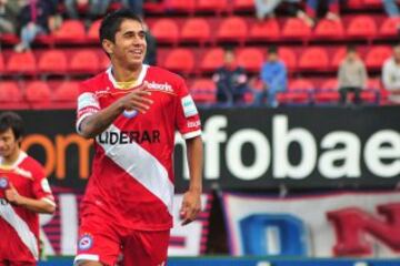 10 futbolistas chilenos vistieron la camiseta del cuadro argentino: Emilio Hernández (en la foto), Jaime Pizarro, Kevin Harbottle, Milovan Mirosevic, Nicolás Peric, Ricardo Viveros, Roberto Cartes, Luciano Cabral, Daúd Gazale y Pedro Pablo Hernández. 
