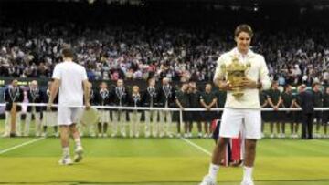 Roger Federer, en la entrega de trofeos en la pista central.