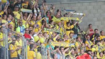 Las gradas del Santo Domingo de Alcorcón presentan cada vez un mejor aspecto.