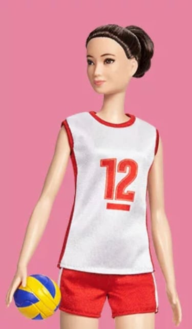 Esta jugadora de voleibol china es considerada una estrella en su país. La capitana de la selección nacional jugó en el Juangsu, el equipo que la vio nacer como profesional y en el que se ha retirado este año. El broche de oro a su brillante carrera llegó