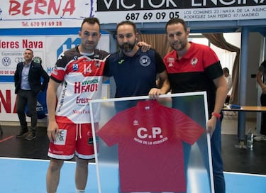 En Nava se impone el saludo
de su afici車n al equipo rival