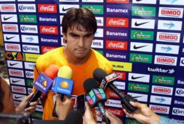 En 2011, el joven jugador de las Águilas llegó a un entrenamiento en estado inconveniente, lo que desató la furia de Carlos Reinoso, técnico del América en ese entonces, quien lo separó del plantel y el torneo siguiente hizo que abandonara la institución.