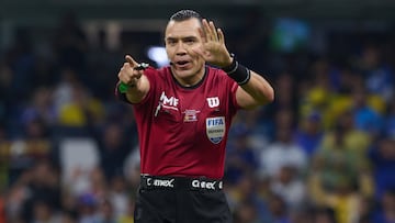Central referee Marco Antonio Ortiz during the final second leg match between America and Cruz Azul as part of the Torneo Clausura 2024 Liga BBVA MX at Azteca Stadium on May 26, 2024 in Mexico City, Mexico.