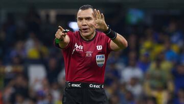 Central referee Marco Antonio Ortiz during the final second leg match between America and Cruz Azul as part of the Torneo Clausura 2024 Liga BBVA MX at Azteca Stadium on May 26, 2024 in Mexico City, Mexico.