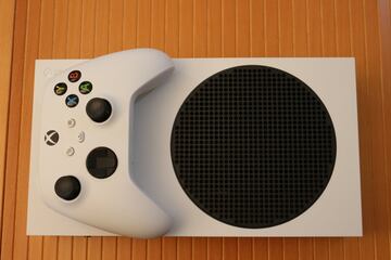Xbox Series S en todo su esplendor: consola y mando al detalle