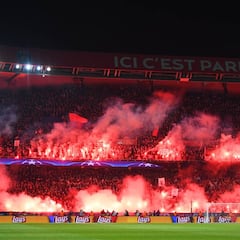 Los ultras del PSG detuvieron el partido con sus bengalas