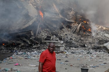 El portavoz de las Fuerzas Armadas de Nigeria declaró: "Las Fuerzas Armadas de Nigeria, en colaboración con Estados Unidos de América, han llevado a cabo con éxito operaciones de ataque de precisión contra elementos extranjeros identificados, vinculados al IS, que operan en zonas del noroeste de Nigeria".