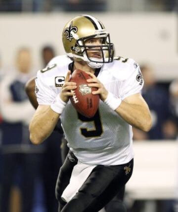 El protagonista del Madden 11 fue el quarterback de los Saints Drew Brees. Si bien durante esa temporada no sufrió ninguna lesión importante (aunque se dice que jugó seis partidos tocado), sus números sufrieron un bajón importante. Lanzó el doble de intercepciones que el año anterior para un total de 22 y su quarterback rating cayó en casi 20 puntos. Para colmo, posteriormente los Saints se vieron envueltos en el "bounty scandal": ofrecer bonus económicos (bounty es recompensa en inglés) a los jugadores que lesionaran a jugadores rivales, y que se habría venido practicando entre 2009 y 2012.