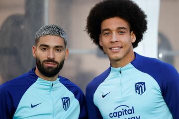 Carrasco y Witsel, con el Atlético tras su participación en el Mundial.