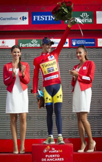 El ciclista español del Tinkoff Alberto Contador con el maillot rojo tras la vigésima etapa de la 69 edición de "La Vuelta" Vuelta a España