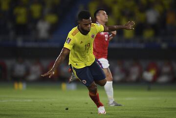 La Selección Colombia venció 3-1 a la Selección de Chile en el Metropolitano de Barranquilla por la fecha 10 de Eliminatorias Sudamericanas.