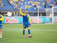 Jesé saluda a la grada durante un calentamiento con Las Palmas.