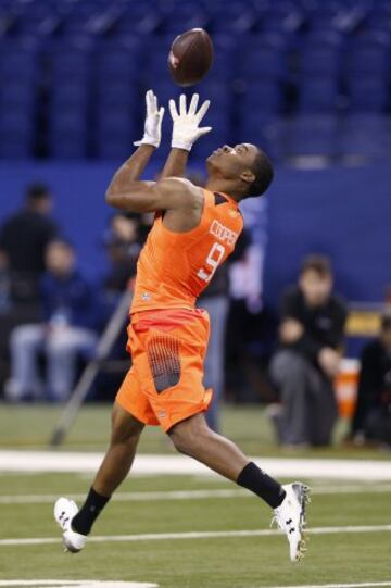 Cooper tiene la complexión y la flexibilidad de una gran estrella para el puesto de receptor. Mide 1,85 metros y pesa 96 kilos de pura explosividad. En la Combine previa al draft dejó el crono en 4.42 segundos en la prueba de las 40 yardas y con un salto vertical de 83,82 centímetros.